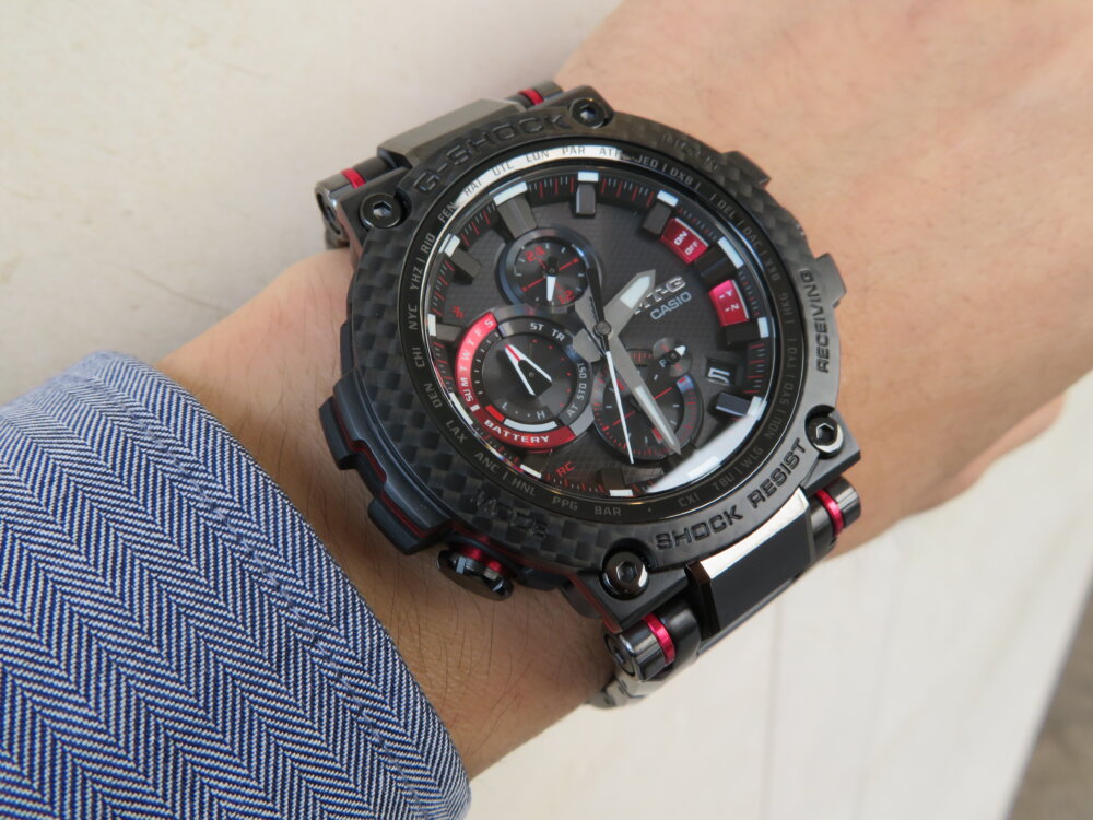 MT-Gから、カーボン素材を纏ったNeｗモデル！ G-SHOCK「MTG-B1000XBD-1AJF」 - G-SHOCK 