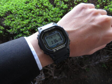 即完売モデル再入荷！ 初代G-SHOCKをチタンで再現！ G-SHOCK「GMW-B5000TB-1JR」