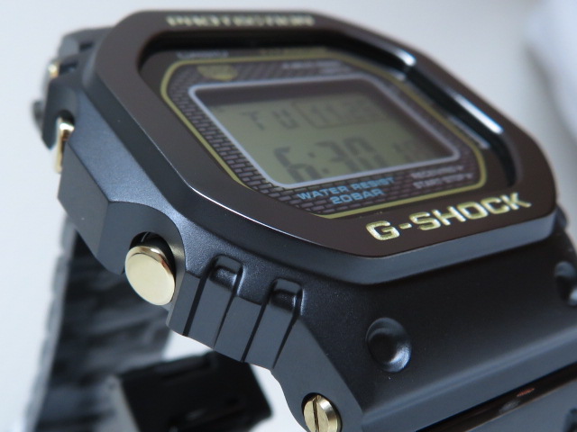 即完売モデル再入荷！ 初代G-SHOCKをチタンで再現！ G-SHOCK「GMW-B5000TB-1JR」 - G-SHOCK 