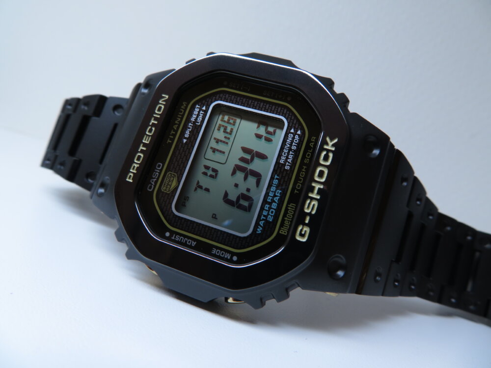 即完売モデル再入荷！ 初代G-SHOCKをチタンで再現！ G-SHOCK「GMW-B5000TB-1JR」 - G-SHOCK 