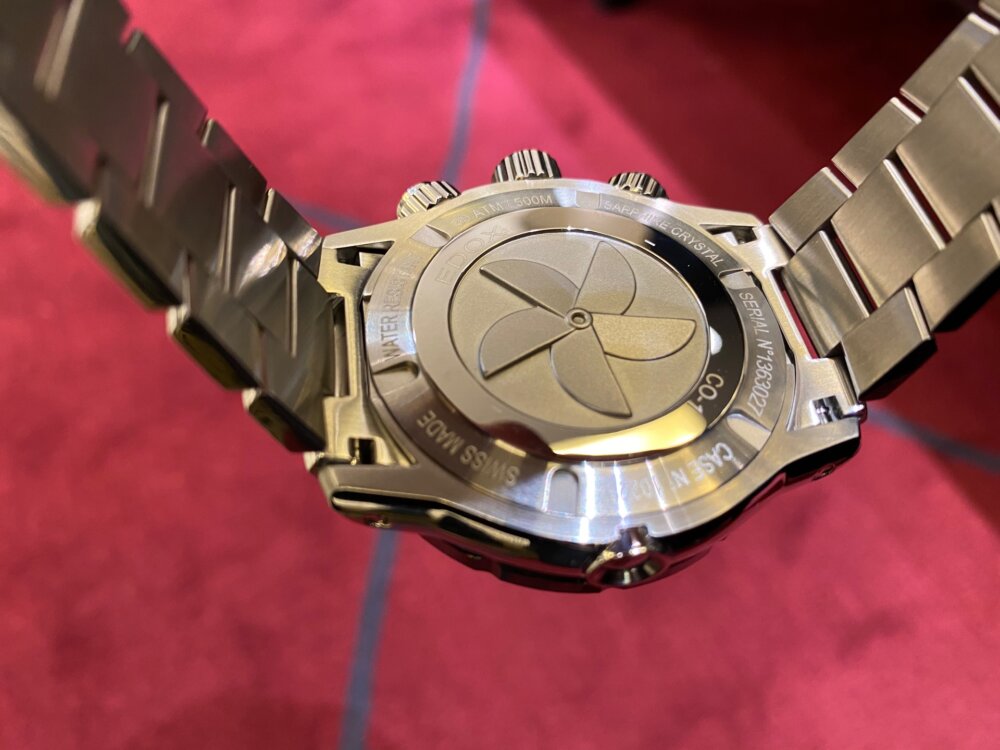 シックなオリーブグリーンのハイテクセラミックベゼルダイバーウォッチ、EDOX クロノオフショア１ クロノグラフ スペシャルエディション - EDOX 