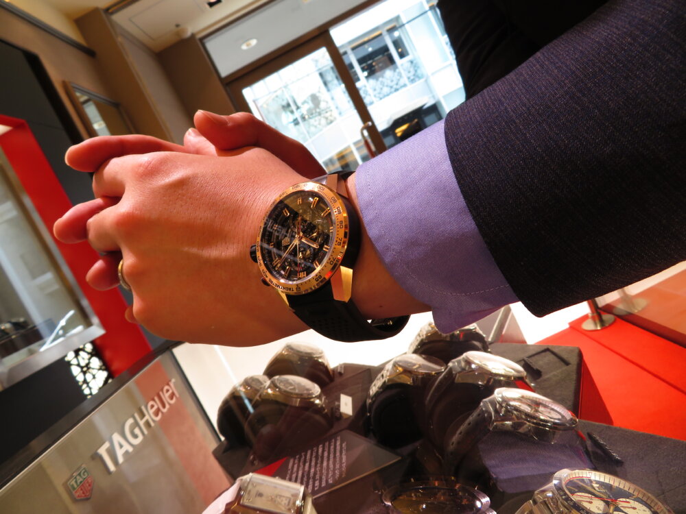 生産終了となったホイヤー01 ゴールド時計で豪華に…「カレラ キャリバー ホイヤー01 クロノグラフ 43mm」 - TAG Heuer 