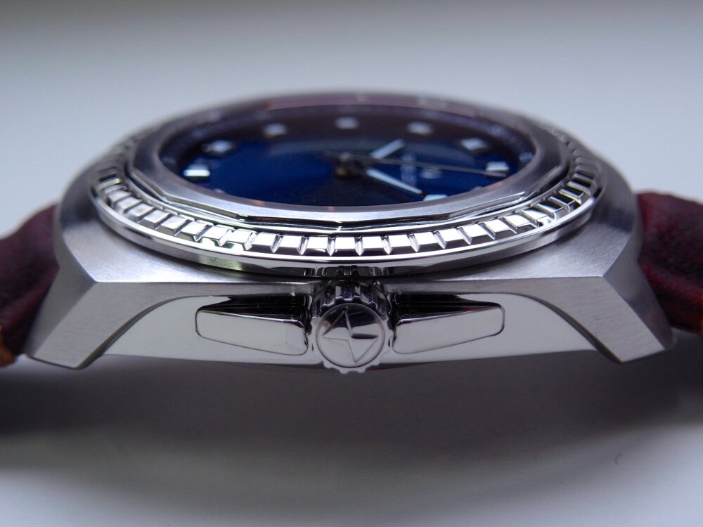 仮面ライダー50th x スーパー戦隊45を記念した映画にて  主人公がファーブル・ルーバの時計を着用！ - FAVRE-LEUBA（取扱い終了） 