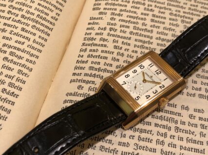 日常に馴染む金時計　ジャガー・ルクルト、“レベルソ・クラシック・ラージ・デュオ・スモールセコンド”
