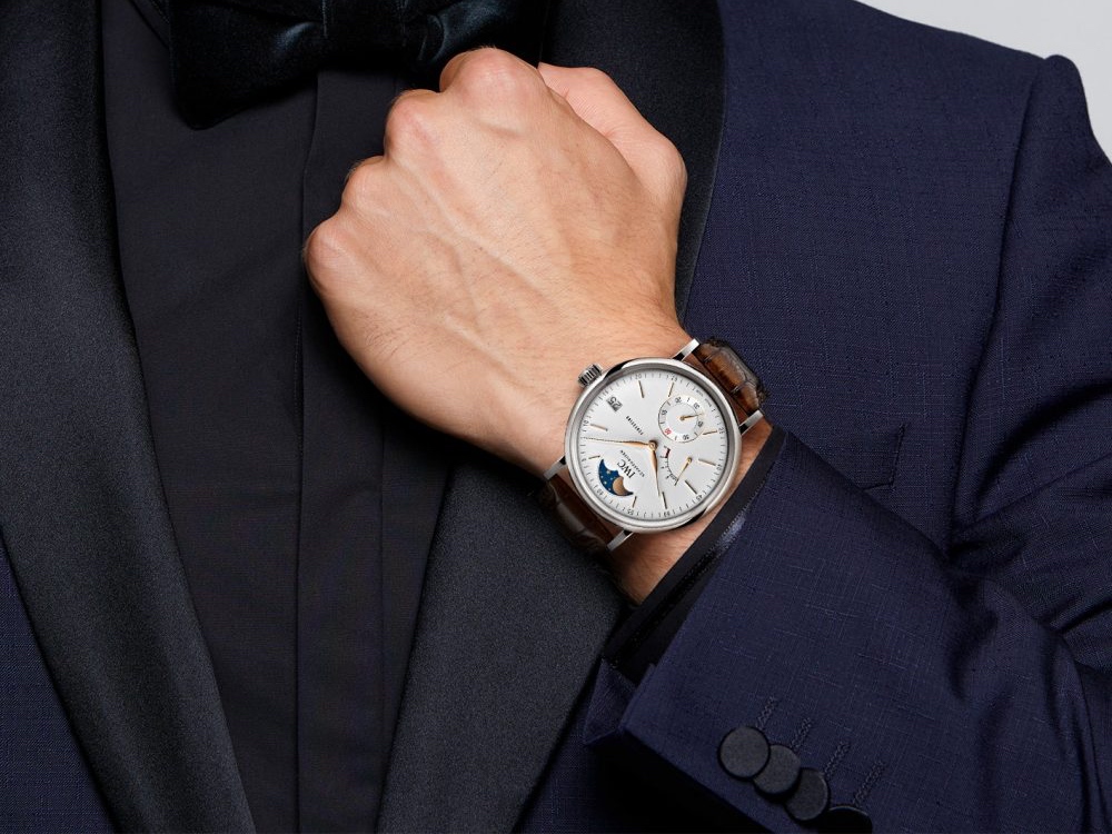 クラシカルで優雅なIWCの美しい腕時計｢ポートフィノ・ハンドワインド・ムーンフェイズ｣-IWC -1710018.transform.buying-options_watch_1000