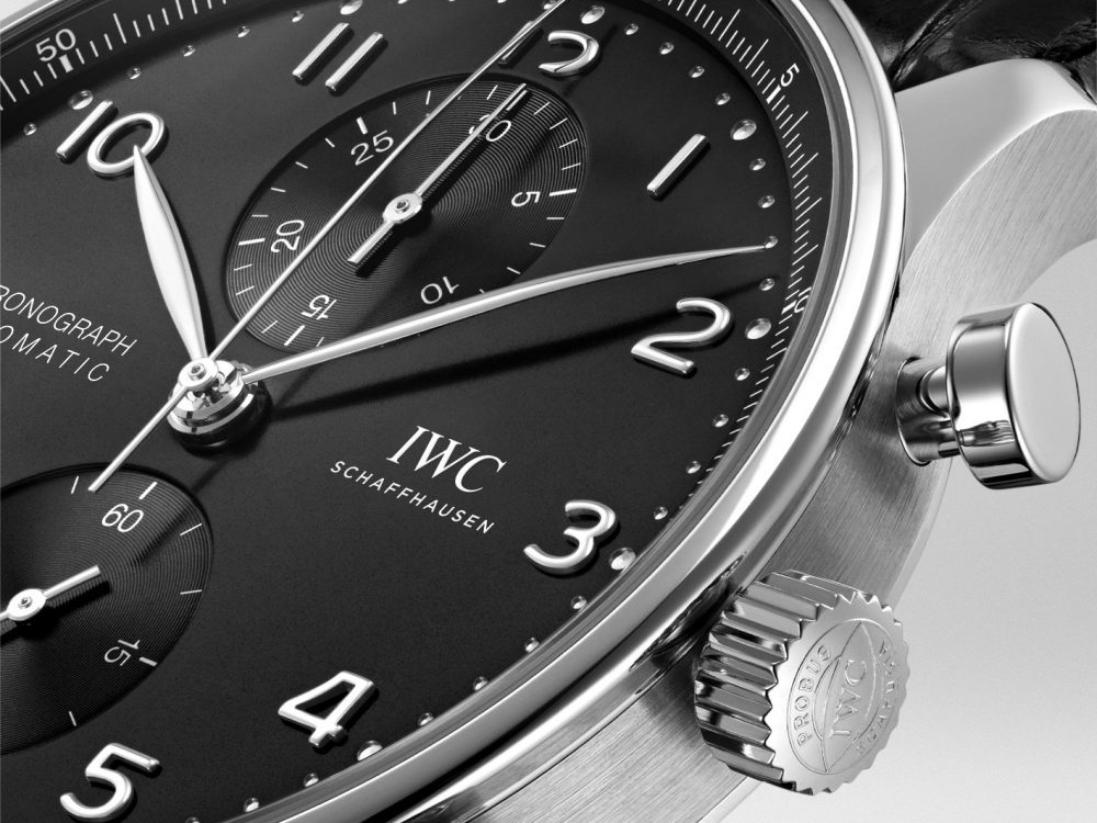 IWC ブラックが引き締まった精悍な印象の ポルトギーゼ・クロノグラフ。 - IWC 