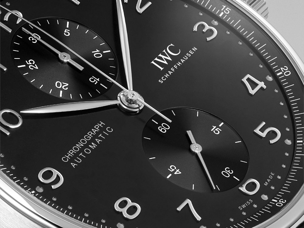 IWC ブラックが引き締まった精悍な印象の ポルトギーゼ・クロノグラフ。 - IWC 