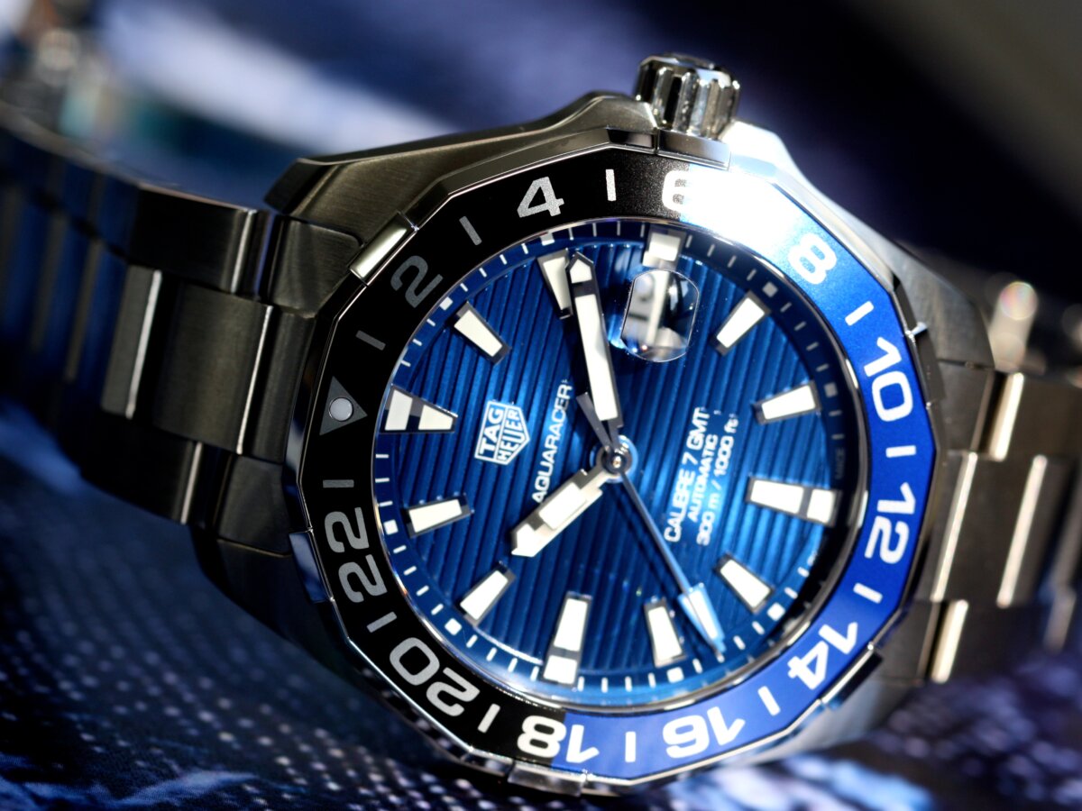 "水"の世界からインスピレーションを得たスポーツウォッチ？？ タグホイヤー「アクアレーサーキャリバー7GMT」 - TAG Heuer 