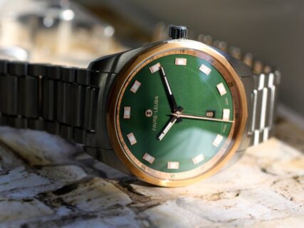 スイスの歴史ある時計ブランド「ファーブル・ルーバ」からグリーン文字盤を採用「スカイチーフデイト」