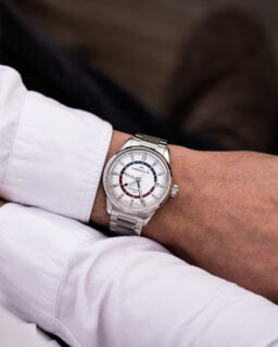 “ノルケイン時計ブログ”：クラシカルな魅力とオパリンダイヤルの輝きが融合した逸品「フリーダム60 GMT」