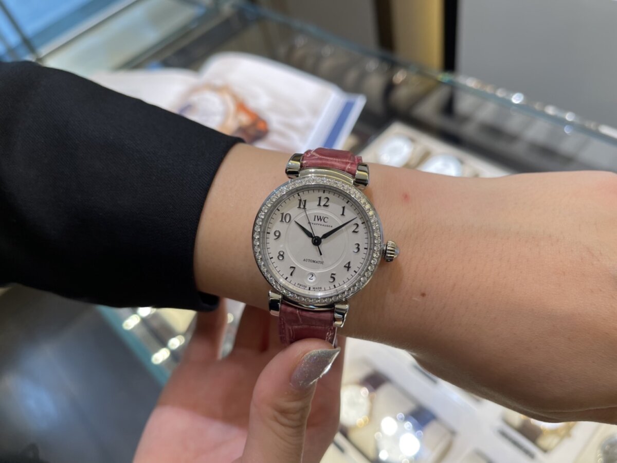 【IWC】 上品でキュートな時計を選ぶならこれ！ダイアモンドを贅沢に使用したダヴィンチ - IWC 