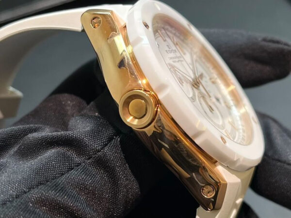 EDOX】ホワイトが可愛いクロノオフショア1 クロノグラフ