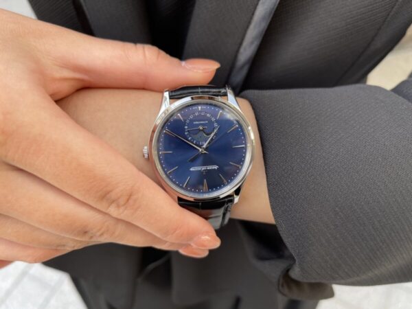 【ジャガールクルト】シンプルなデザインだからこそ繊細なデザインが主張される粋な時計その名も「マスター・ウルトラスリム・ムーン・ブルー」 - Jaeger-LeCoultre その他 