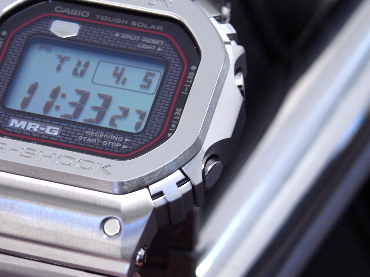 【G-SHOCK】新たな時代の到来！極限の機能性と美しさを兼ね備えたMRG-B5000の魅力をチェックしよう - G-SHOCK 