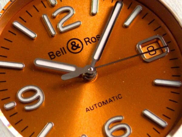 "特別に開発されたゴールデンブラウンダイヤルを採用： 現代のアイコンのスタイリッシュな輝き ベル＆ロスBR 05" - Bell＆Ross 