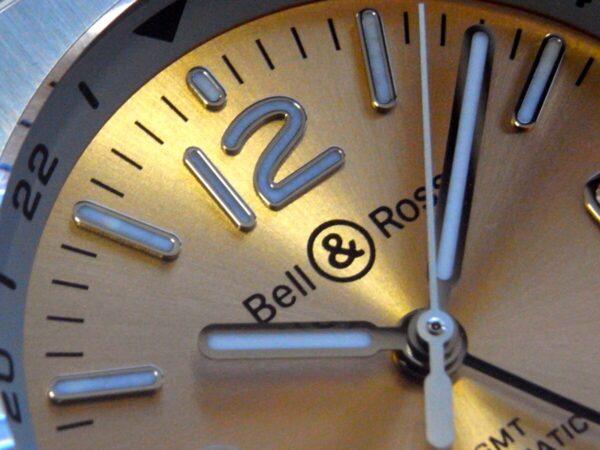 BR 05 GMT AMBERで世界を旅しよう！ベル＆ロスの時計が目を引く理由とは？ - Bell＆Ross 