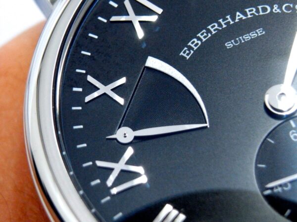 「時間の深奥に迷い込む：エベラールの新たなる時計体験」 - EBERHARD 