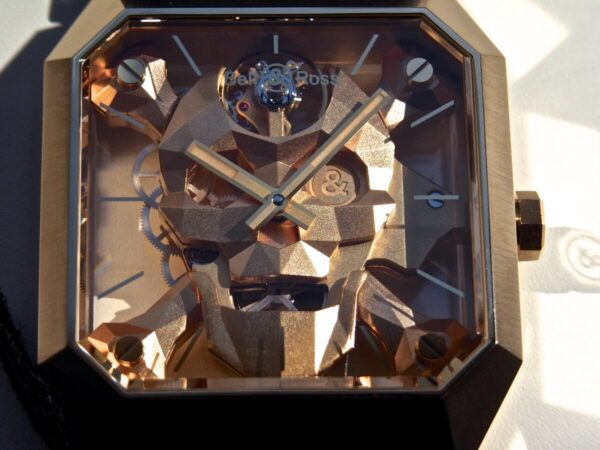 スケルトン仕様の魅力とは？"ベル＆ロスのブロンズの輝き：BR01サイバースカルブロンズのユニークな時計体験" - Bell＆Ross 