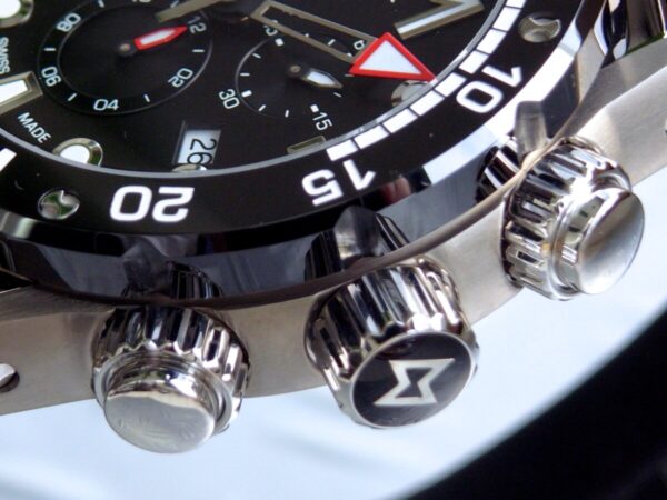 チタンケースとチタンブレスレットで作った、ラグジュアリースポーツな腕時計！：エドックス クロノオフショア1 クロノグラフ - EDOX 