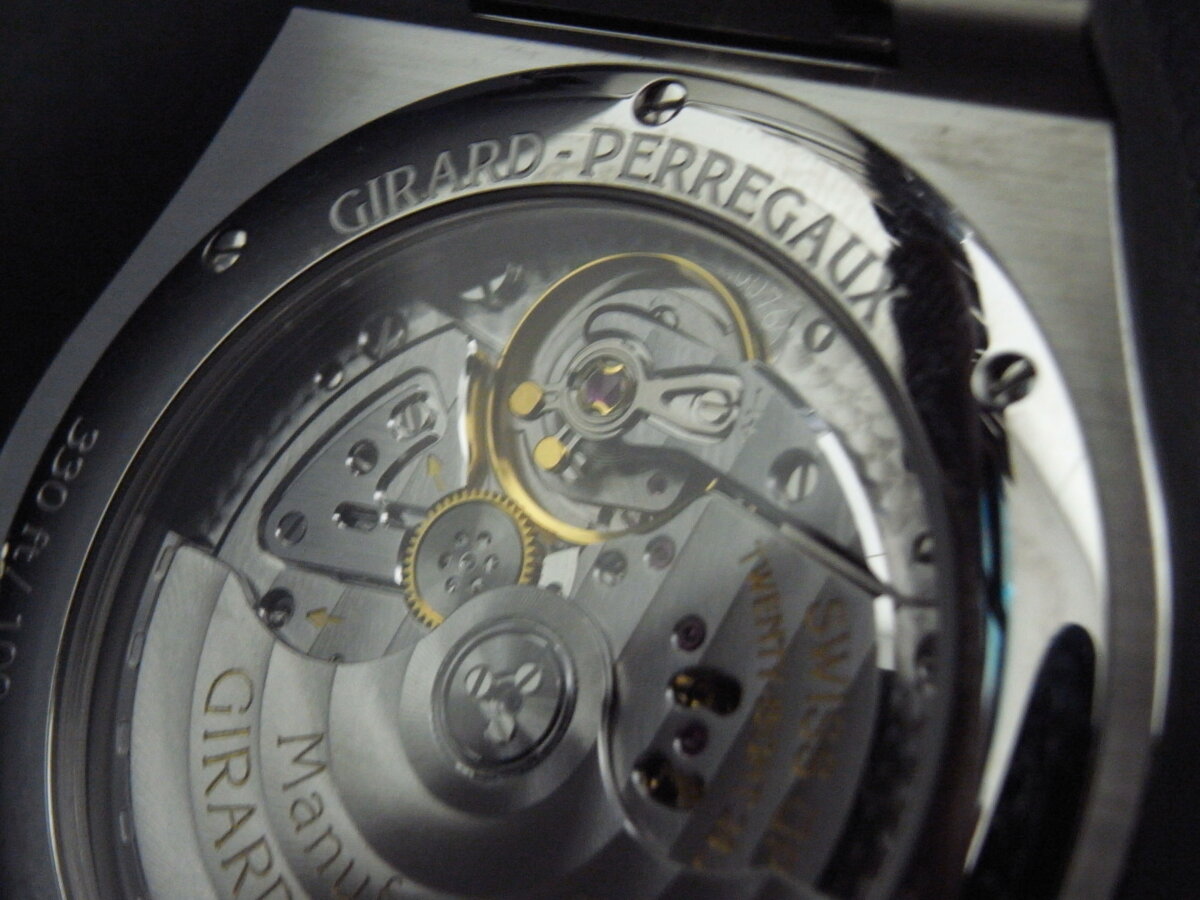 「自然の息吹：ジラール・ペルゴ ロレアート グリーンの美しさを纏ったエレガントな時計」 - GIRARD-PERREGAUX 