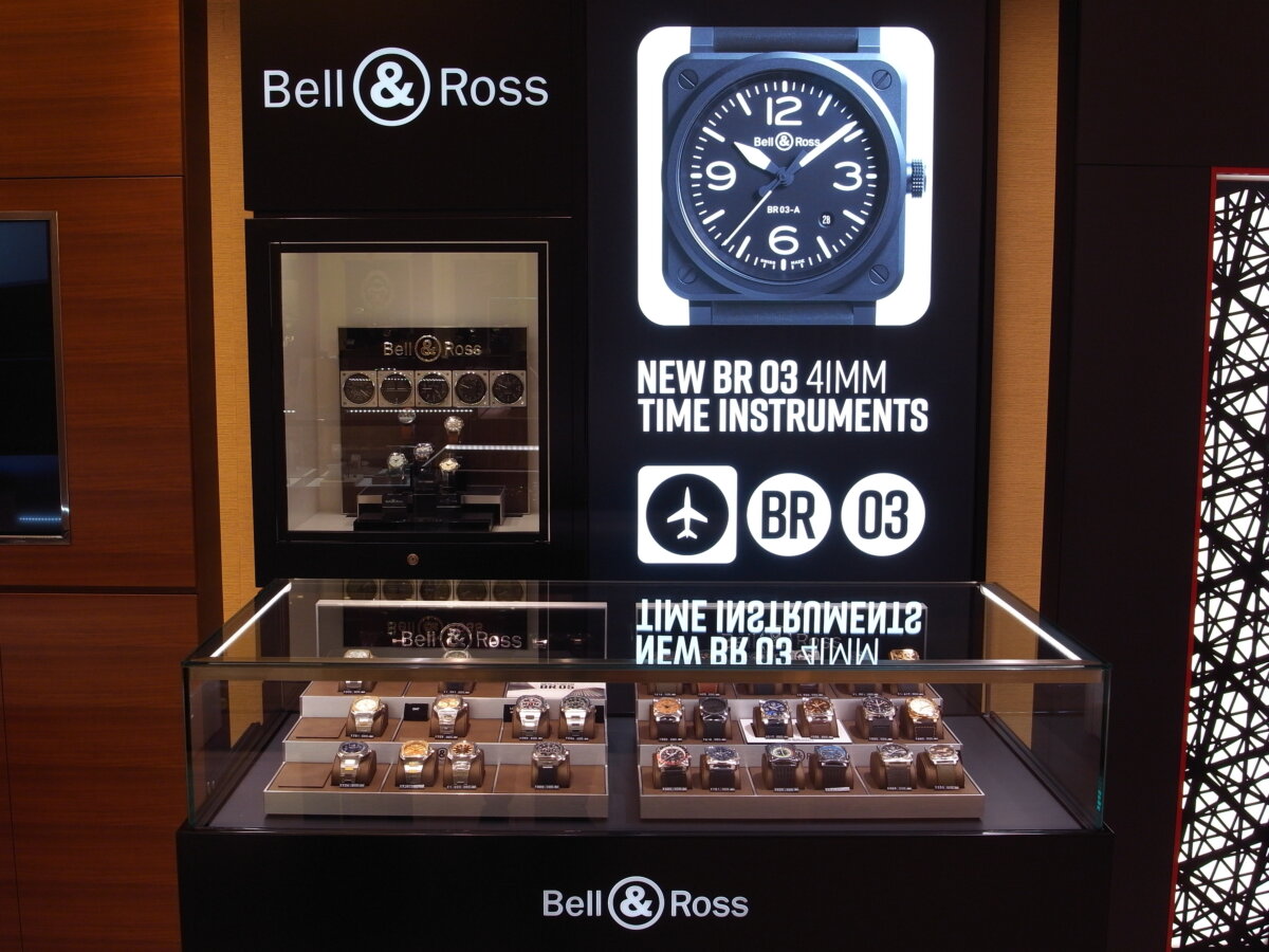 ベル&ロス BR05：究極のスタイルとブルー・ブラック・シルバーの誘惑 - Bell＆Ross 