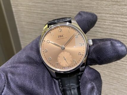 IWC サーモンカラーが目を惹く「ポルトギーゼ・オートマティック 40」(IW358313)