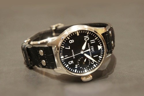 伊藤×休日に着けたい時計は1年間のみ生産された幻のラトラパンテ