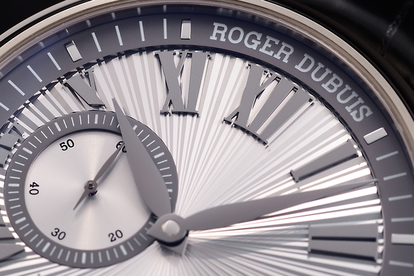 ROGER DUBUIS 本日の入荷商品 (2014年新製品) オマージュ オートマティック (DBHO0564) - ROGER DUBUIS ▶SIHH｜WW 