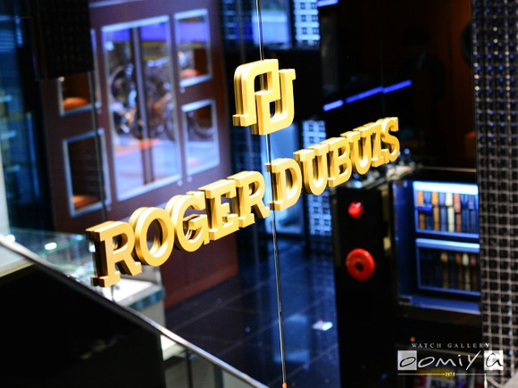 今日のロジェデュブイは、アルバロ・F・マッジーニ氏のインタビュー。 - ROGER DUBUIS 