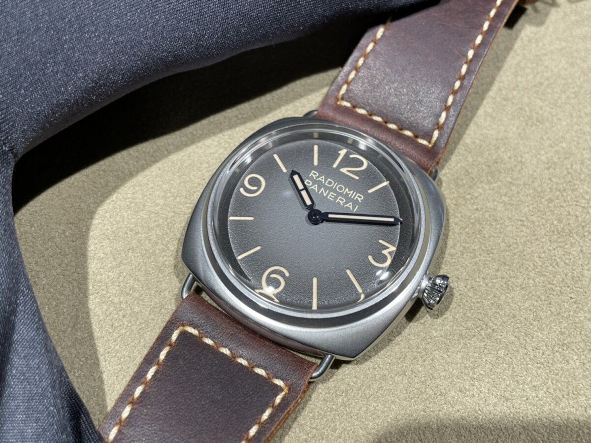 ヴィンテージ感が魅力的な『ラジオミール トレ ジョルニ(PAM01334 
