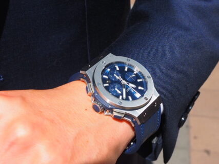 薄着の季節にオススメの時計をご紹介。ウブロ「ビッグ・バン スチール ブルー」