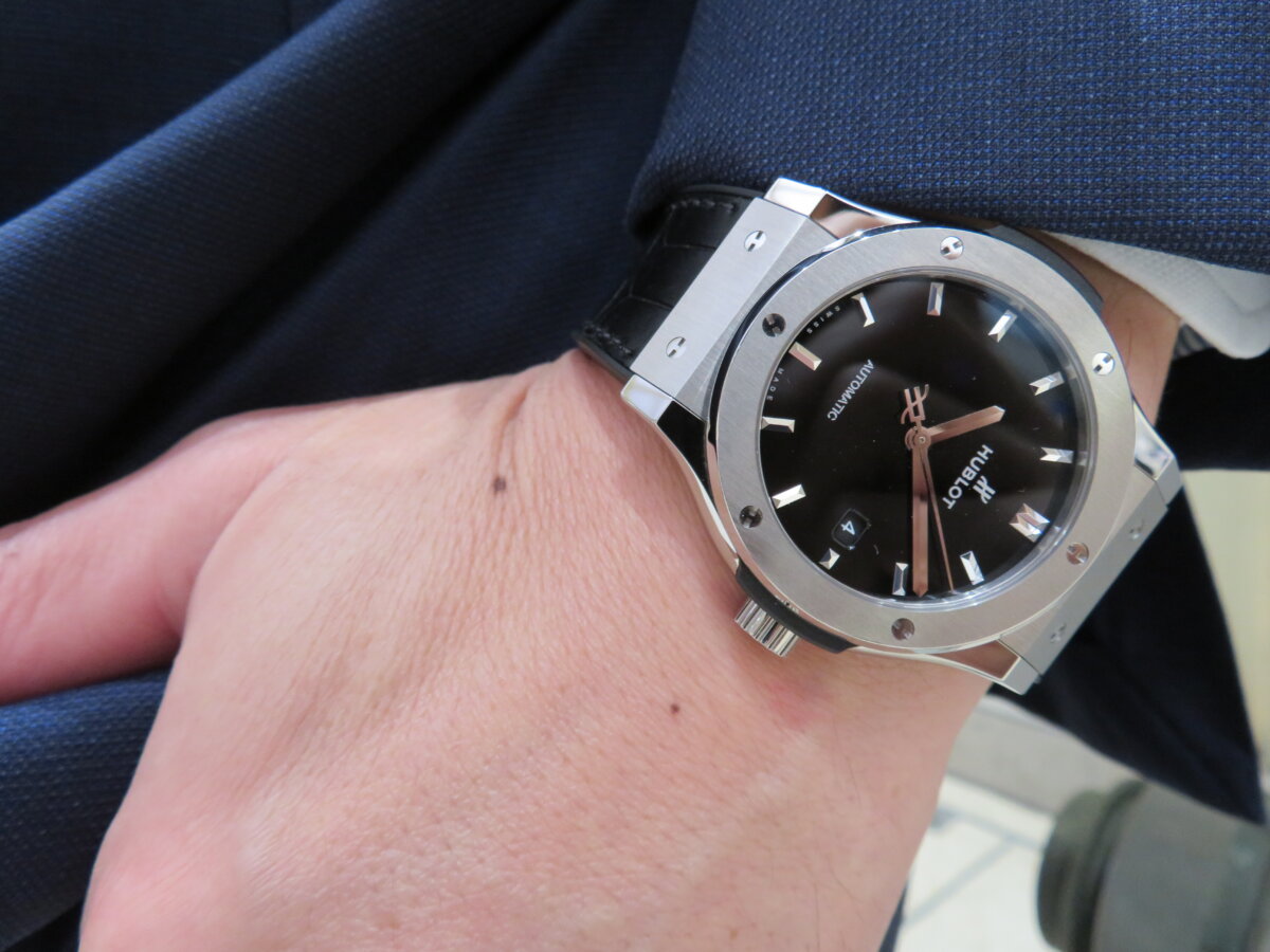 シルバー/レッド HUBLOT 腕時計 日本限定 ブラックシャイニー 42mm