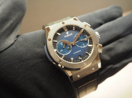 ディープブルーで魅せる？大人の為の腕時計 ウブロ「クラシック・フュージョン クロノグラフ チタニウム ディープブルー」