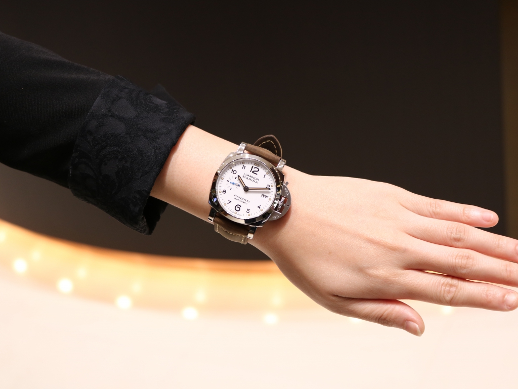 「女性＝華奢な時計」という概念にとらわれない、ペアでブライトリングを愛用されるお客様のご紹介です