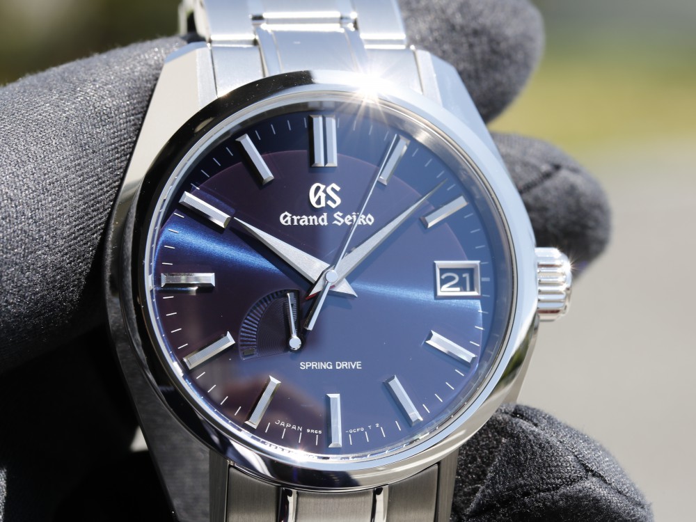 グランドセイコーのブランドカラーを楽しめる人気モデル SBGA375 - Grand Seiko 