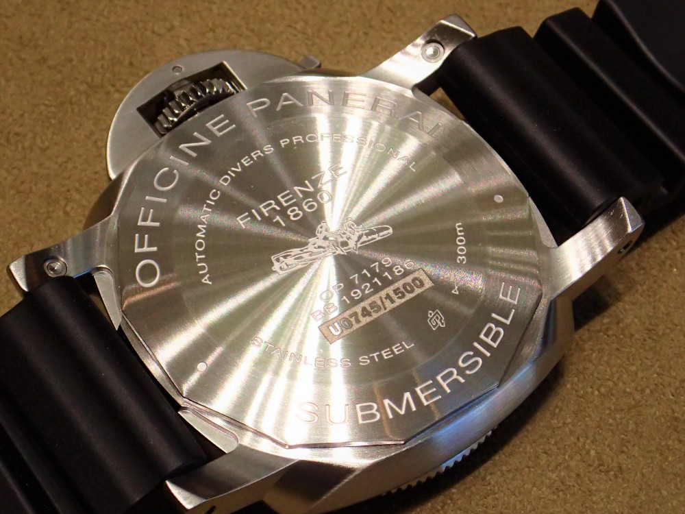 入荷】サブマーシブルのイメージが変わる42mm…PAM00682