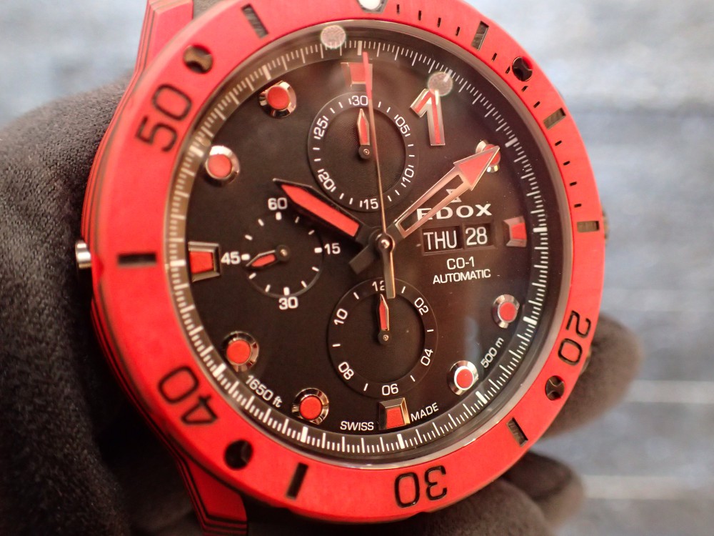 ひととは違う時計を楽しむ！レッドカラーのタフな時計 エドックス クロノオフショア1 - EDOX 