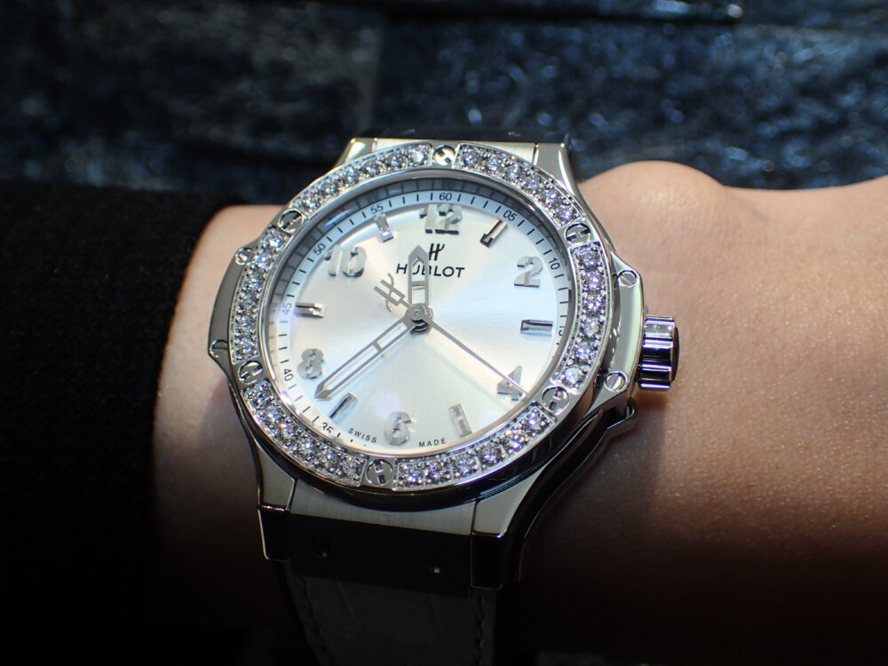 可愛いだけが女性の時計じゃない。スタッフJがおススメするウブロのカッコいいレディス時計 - HUBLOT 