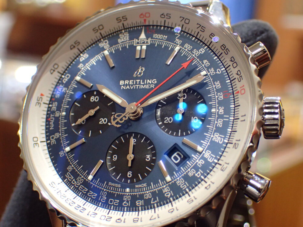 ブライトリング のドラマ着用モデル「ナビタイマー B01 クロノグラフ43」 - BREITLING 