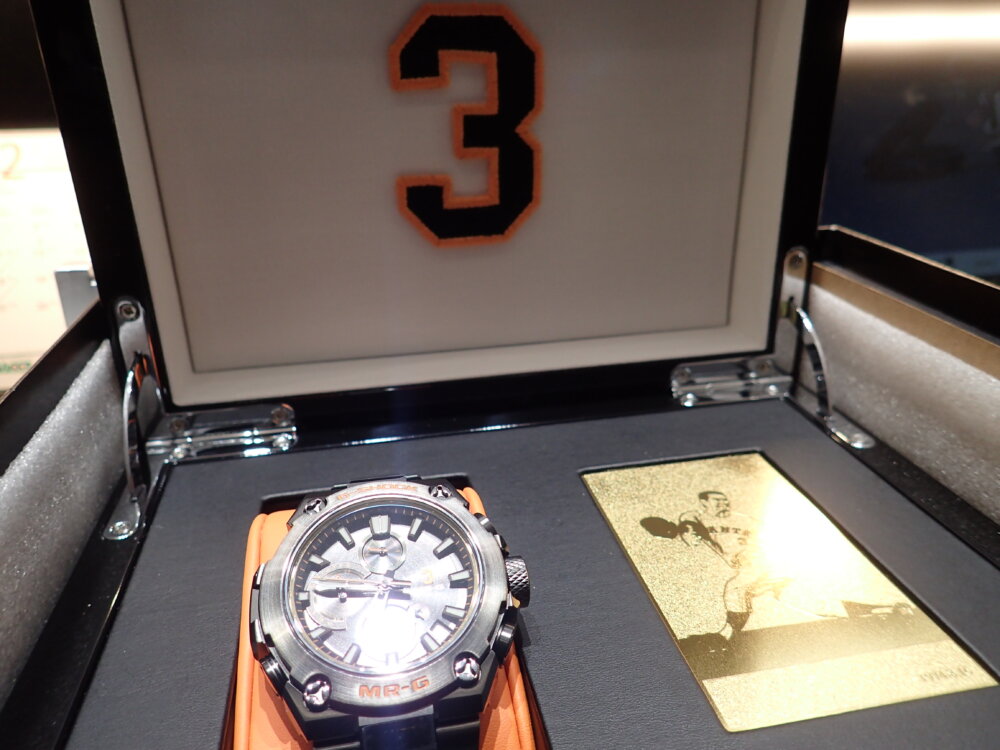G-SHOCK MR-G奇跡の再入荷！長嶋茂雄モデルが店頭で手に取って