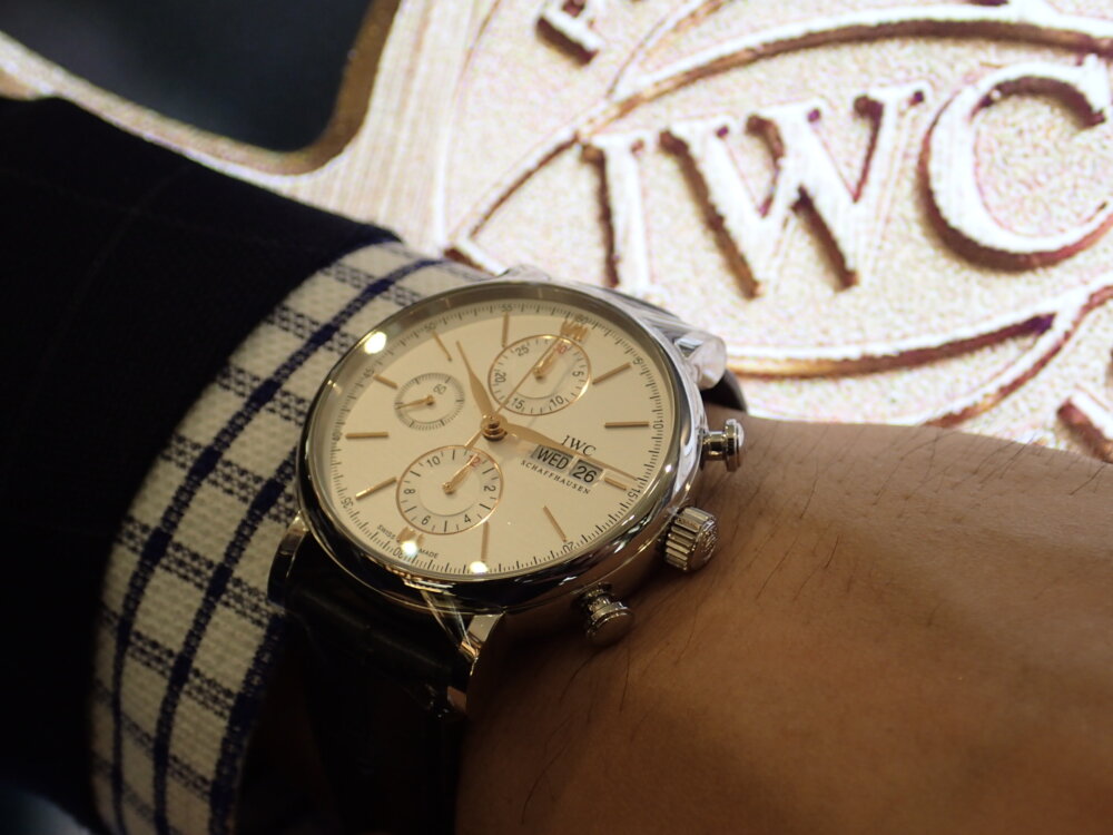 IWC ポルトギーゼ」レザーベルトは大人の色気たっぷりな演出に