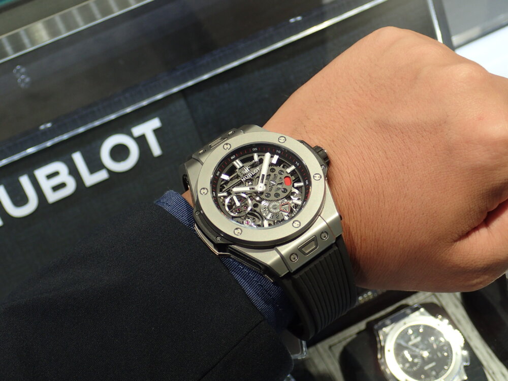 ハイテクと手巻きを融合！？斬新なデザインがカッコいい「ビッグ・バンメカ-10」 - HUBLOT 