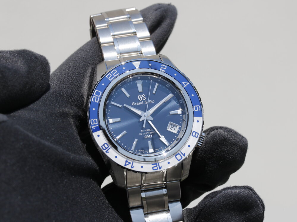 グランドセイコー 爽やかなホワイト×ブルーが印象的なGMTウォッチ”SBGJ237” - Grand Seiko 