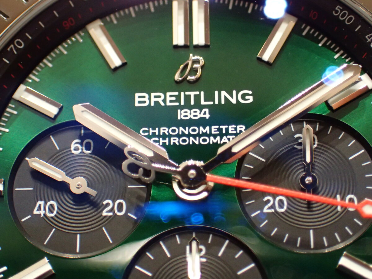 ブライトリング グリーン文字盤が美しいクロノマット B01 42 ベントレー - BREITLING 