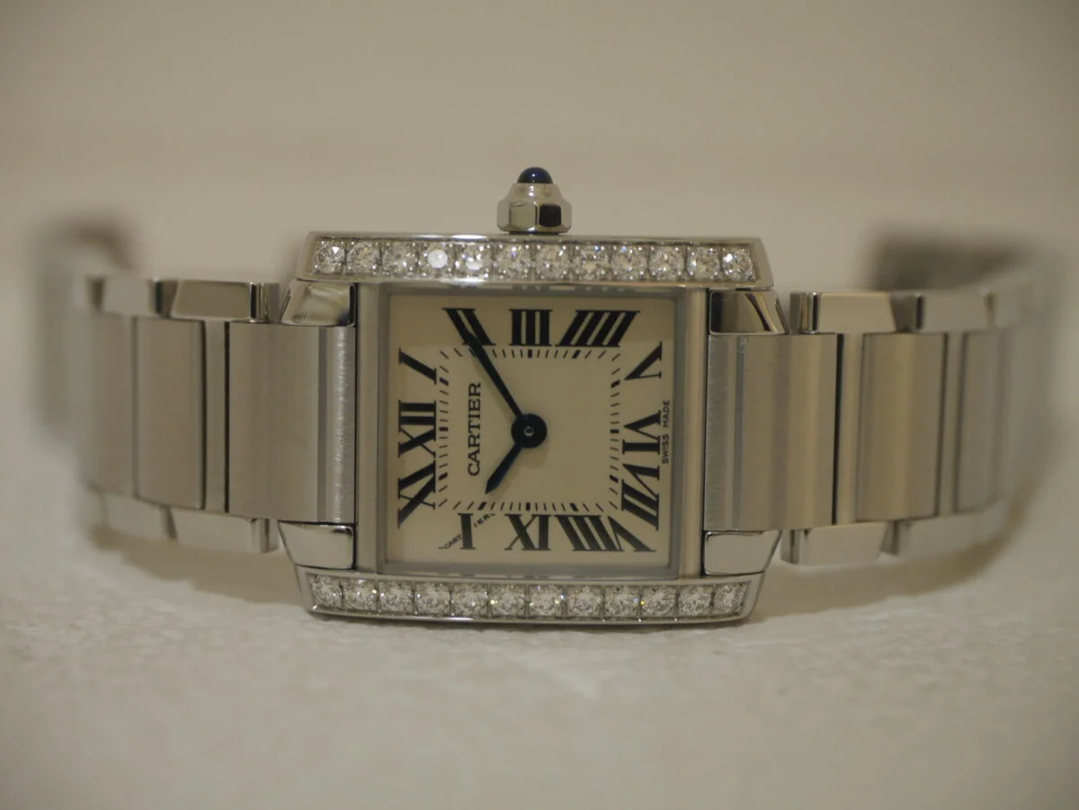 カルティエを代表する四角の時計 24個のダイヤモンドを使用した贅沢な