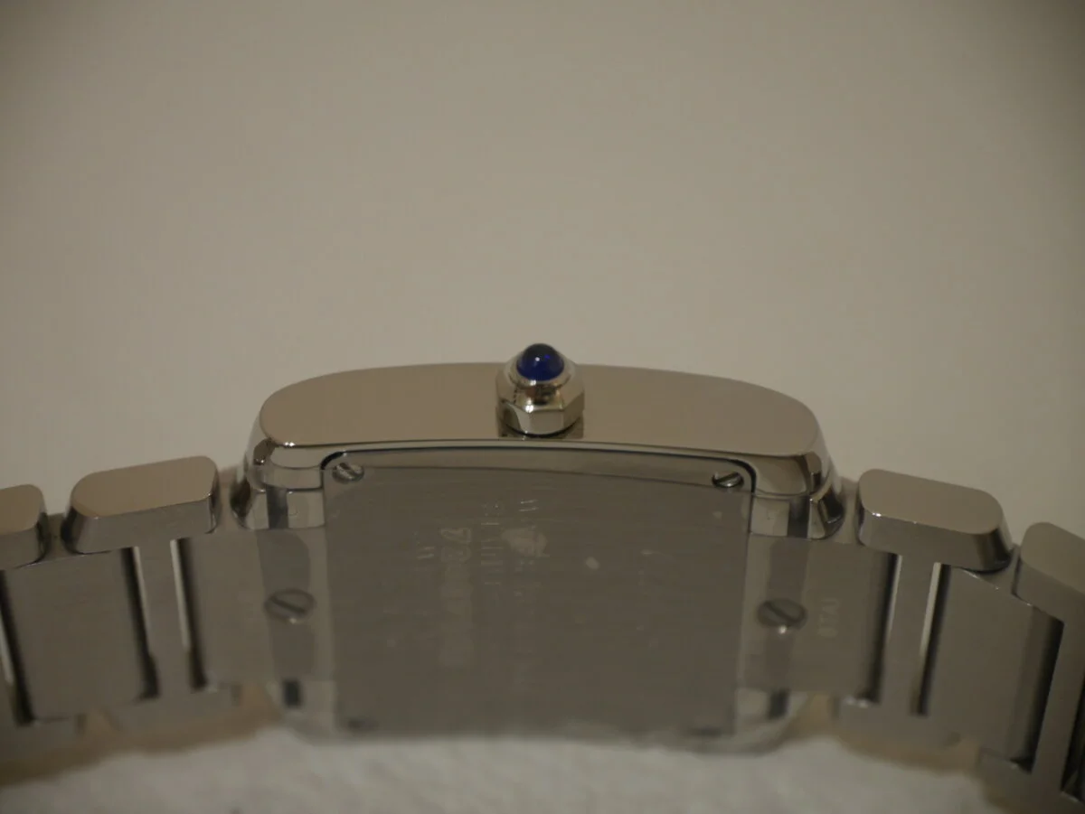 カルティエを代表する四角の時計 24個のダイヤモンドを使用した贅沢なタンクフランセーズ - Cartier 