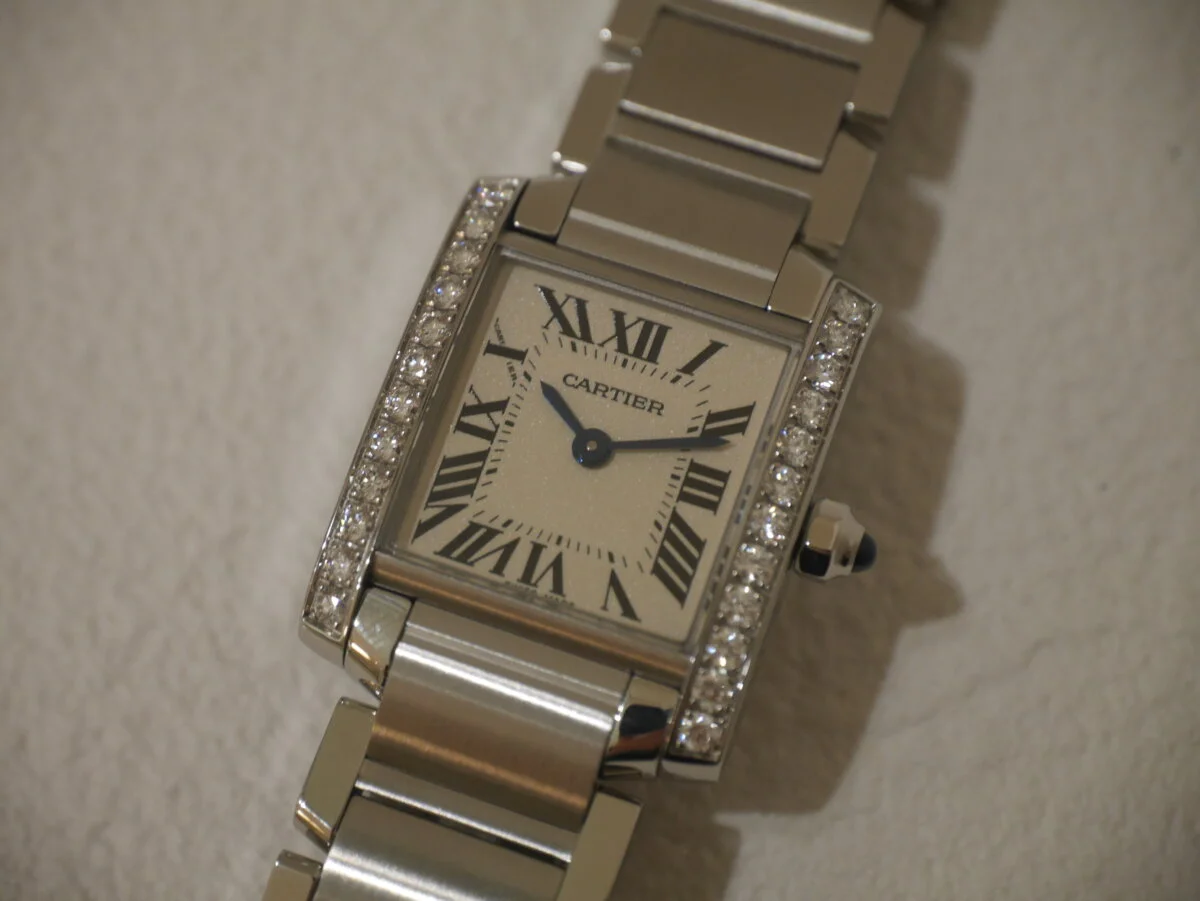 カルティエを代表する四角の時計 24個のダイヤモンドを使用した贅沢な