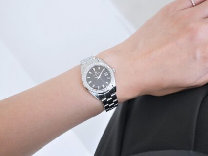 女性に時計を贈るなら？長く愛用したいグランドセイコーのレディースウォッチをご紹介