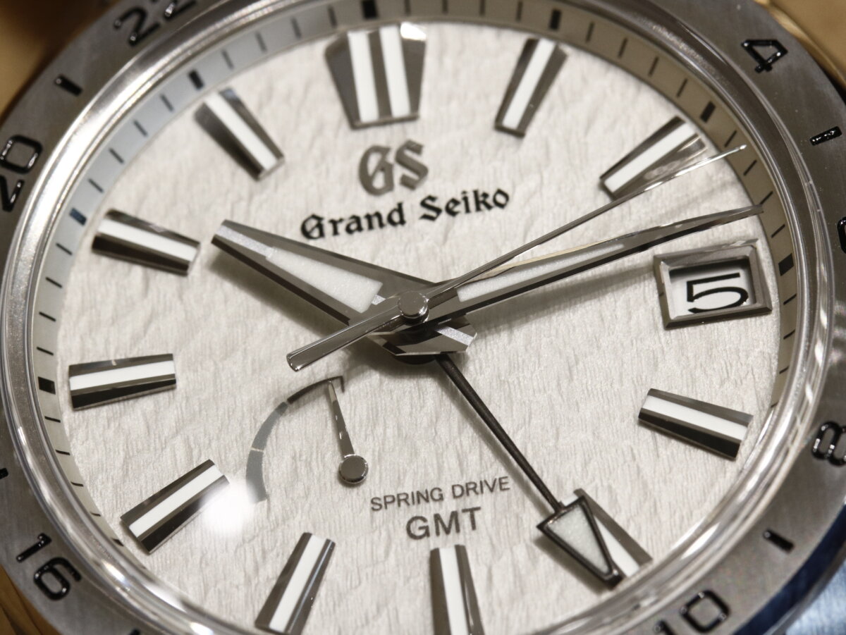 グランドセイコー 人気のエボリューション9 コレクションからGMT機能搭載モデル”SBGE285”をご紹介 - Grand Seiko 