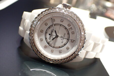 ダイヤモンドを贅沢に1.6カラット使用したシャネルの腕時計とは？
